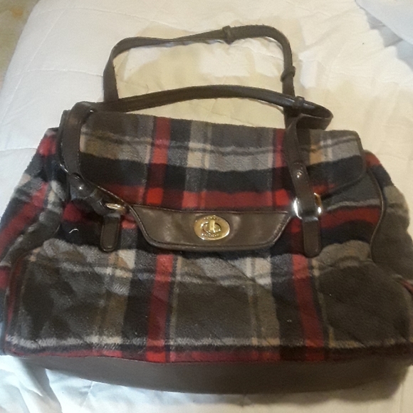 Tommy Hilfiger Handbags - FLASH SALE Tommy Hilfiger purse/ BUNDLE ONLY 2or more items